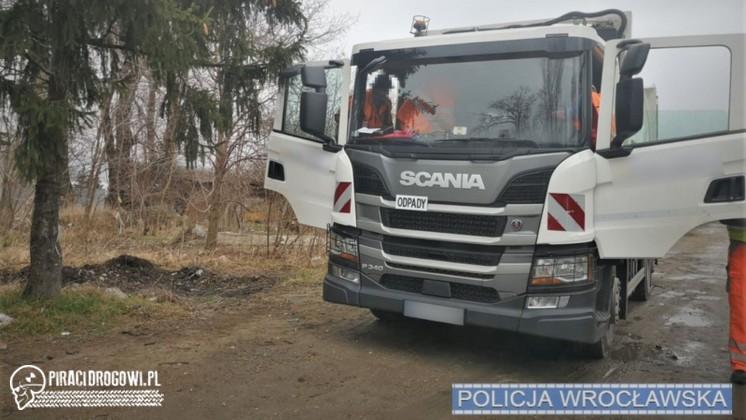 Jeździł śmieciarką i wciągał amfetaminę. 'Zdradził go biały ślad pod nosem'.