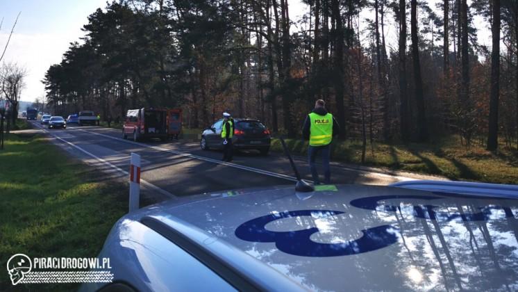 Kobieta z dwójką małych dzieci potrącona przez samochód. 34-latka nie żyje.