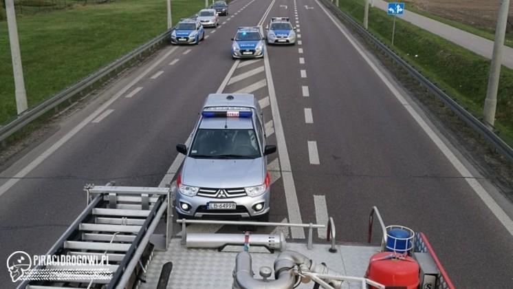Czołowe zderzenie skody z cysterną. Kierowca osobówki zginął na miejscu.