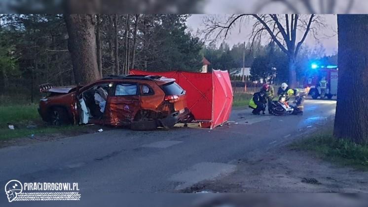 Dwóch motocyklistów zginęło w wypadku. Doszło do czołówki z jeepem.