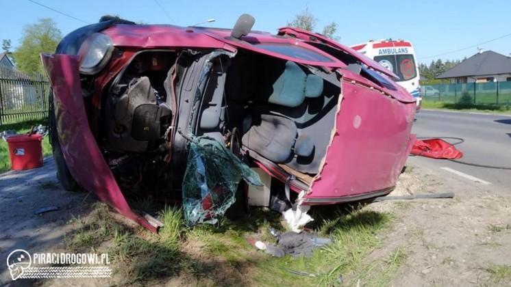 Kierowca BMW wyprzedzał inne samochody, wcześniej pił alkohol. 1 osoba nie żyje.