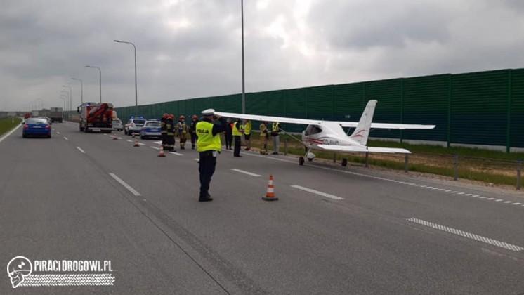 Awaryjne lądowanie na autostradzie A1. Pilot miał problemy z silnikiem.