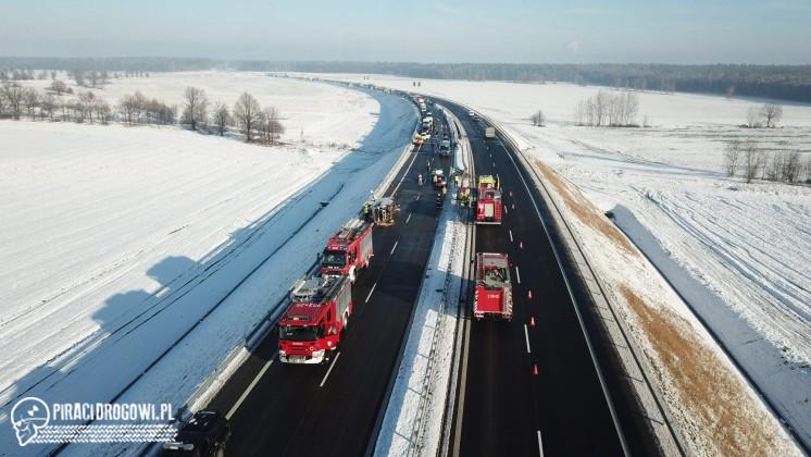 Wypadek busa na nowo otwartej obwodnicy. Jedna osoba zginęła.