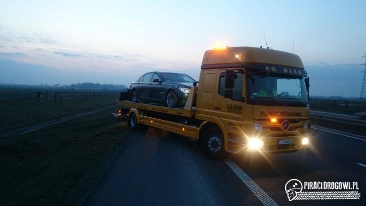 Prezydenckie BMW wylądowało w rowie przy autostradzie A4
