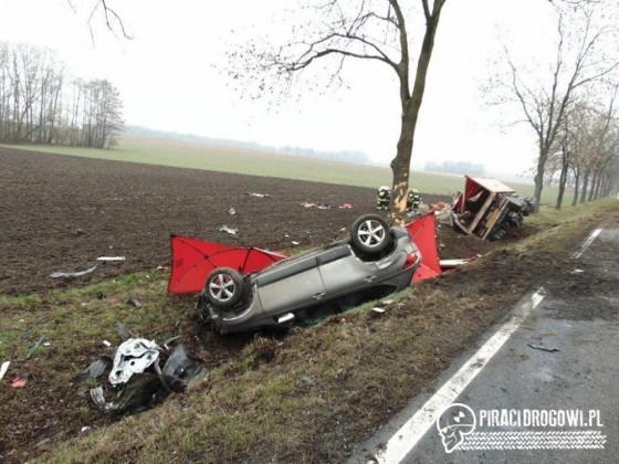 Tragiczny wypadek czterech samochodów. Dwie osoby nie żyją.