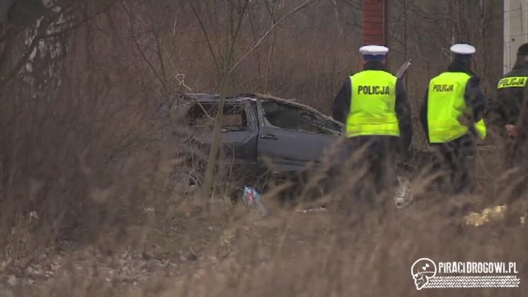 Uciekał skradzionym samochodem, wypadł na łuku drogi. Zginął na miejscu