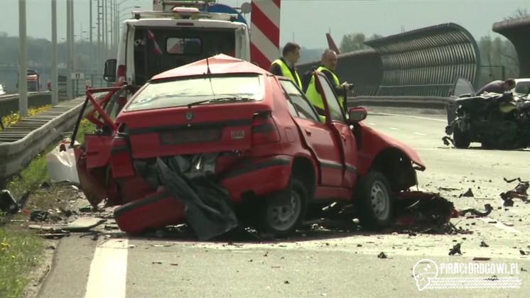Czołowe zderzenie na obwodnicy Wrocławia. Zginęła jedna osoba
