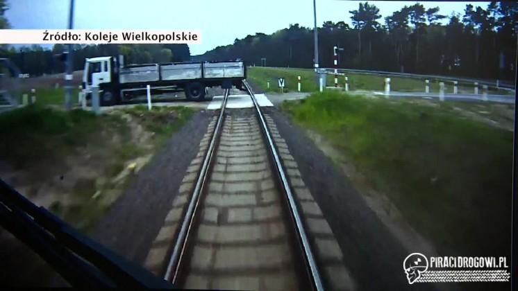 "Zareagowali podręcznikowo. Momentalnie położyli się na podłogę"