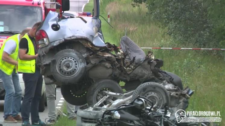 Zderzenie motocykla z osobówką. Obaj kierowcy zginęli!