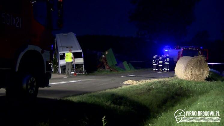 14 osób rannych w zderzeniu autobusu z ciągnikiem!