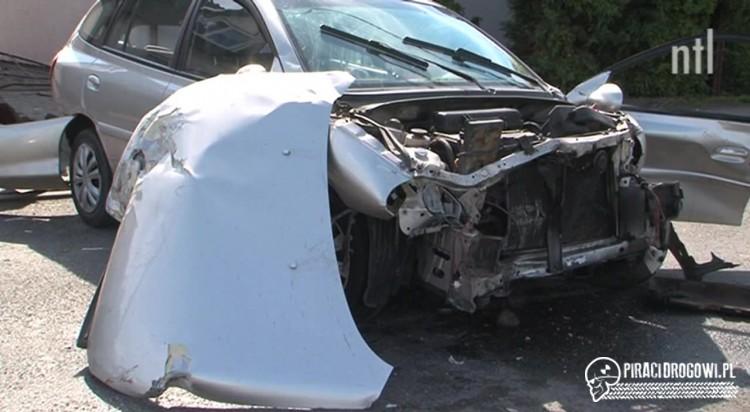 Pijany kierowca rozbił samochód na płocie. W wypadku zginął jeden z pasażerów!