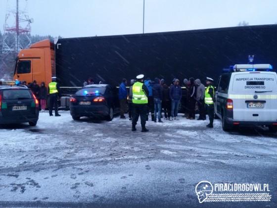 SZOK! 43 osoby 'podróżowały' jednym busem!