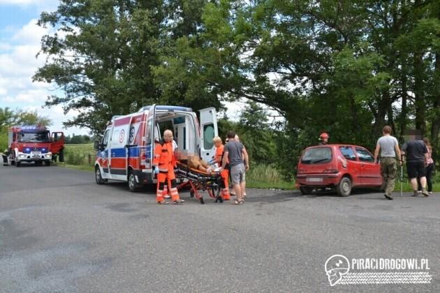 27-latek wbił się motocyklem w fiata, którego kierowca wymusił pierwszeństwo!