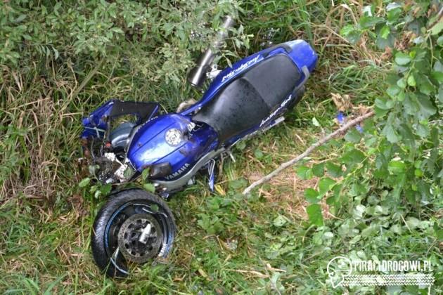 27-latek wbił się motocyklem w fiata, którego kierowca wymusił pierwszeństwo!