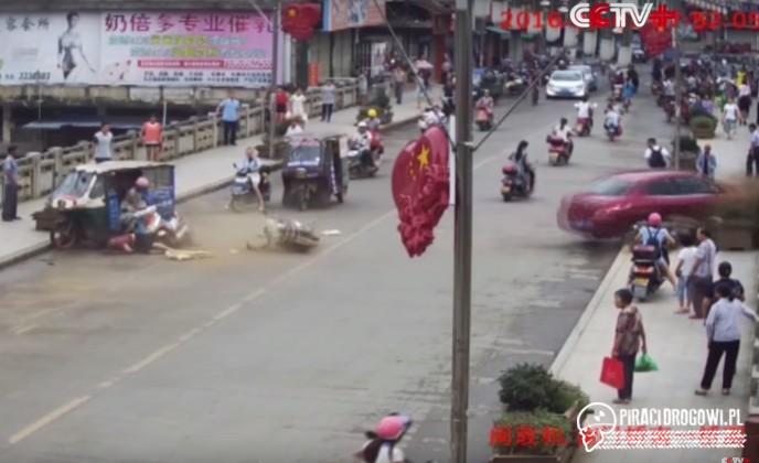 Kierowca pomylił na moście gaz z hamulcem. Uciekał z samochodu przez bagażnik.