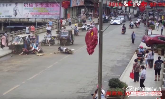 Kierowca pomylił na moście gaz z hamulcem. Uciekał z samochodu przez bagażnik.