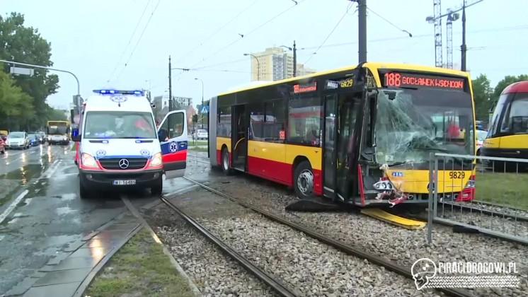 Zderzenie autobusu z tramwajem w Warszawie