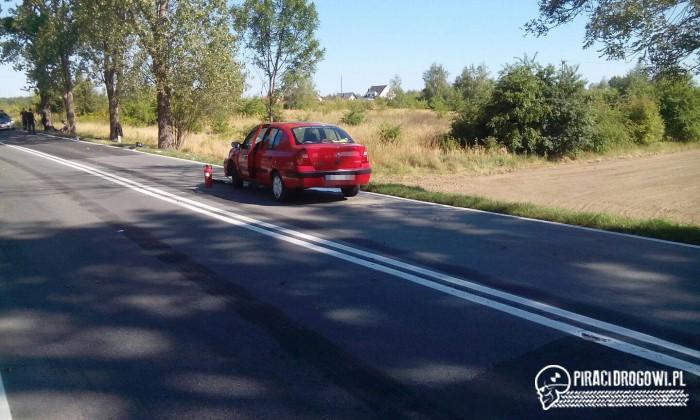Chciał uniknąć zderzenia z innym samochodem, zjechał na czołówkę z motocyklistą!