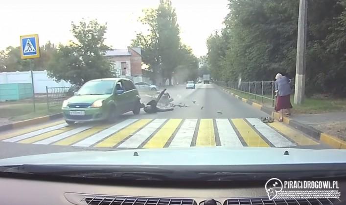 Wypadek motocyklisty przed przejściem dla pieszych
