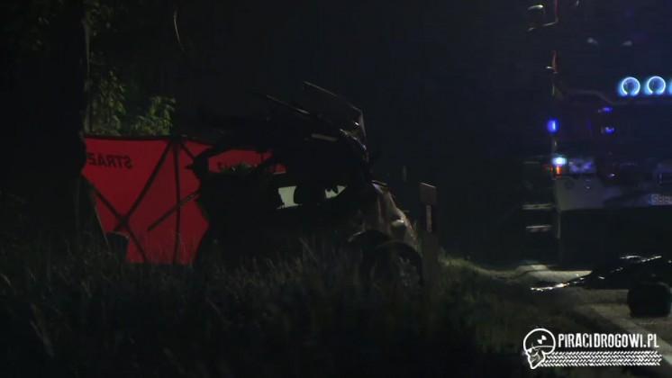 Cztery osoby zginęły w wypadku na Śląsku. Samochód rozpadł aię na dwie części!