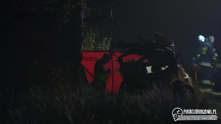 Cztery osoby zginęły w wypadku na Śląsku. Samochód rozpadł aię na dwie części!