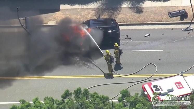 Policyjny pościg w Los Angeles. Samochód stanął w ogniu!