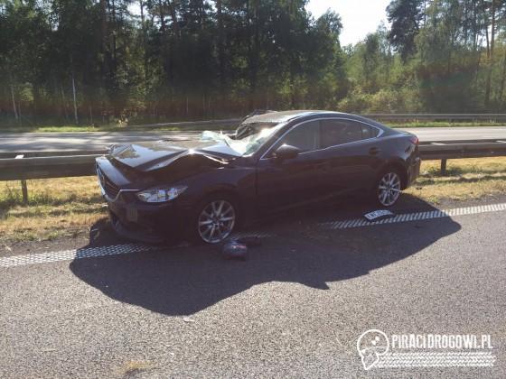 Rozpędzona mazda 6 wjechała w ciężarówkę, a następnie uderzyła w barierę na A4!