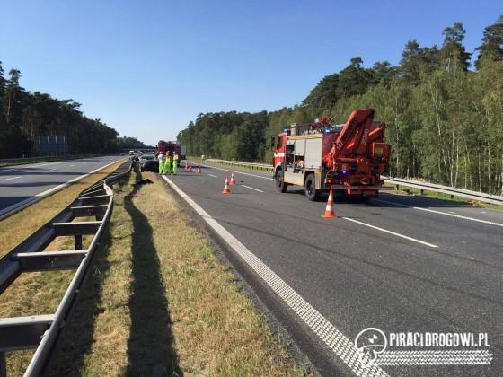 Rozpędzona mazda 6 wjechała w ciężarówkę, a następnie uderzyła w barierę na A4!