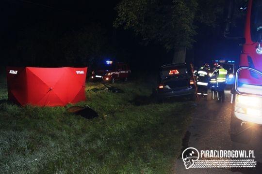 18-latek rozbił audi na drzewie. Nie przeżył.
