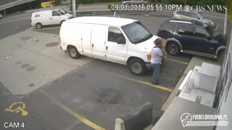 SUV wjechał do sklepu. 64-latek pomylił gaz z hamulcem!