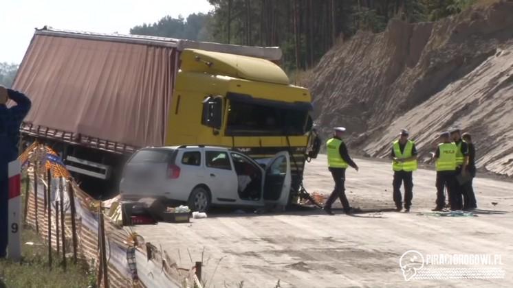 Wypadek śmiertelny na trasie S3. Ciężarówka zderzyła się z mercedesem i dacią!