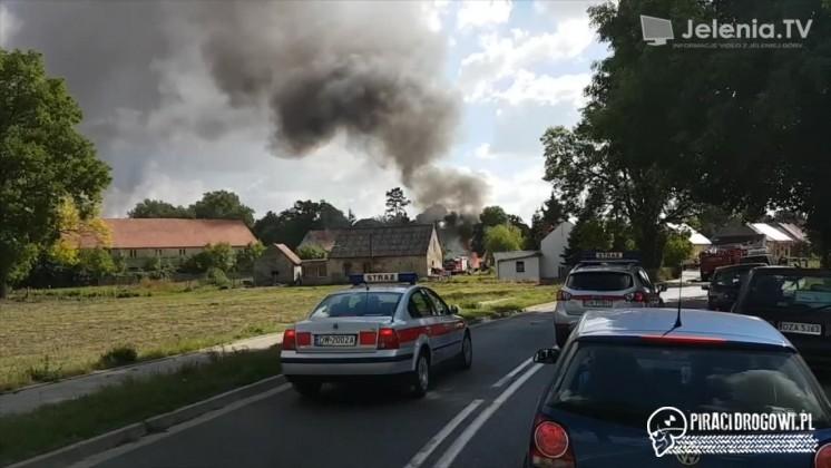 Groźny wypadek na Dolnym Śląsku. Przewrócona cysterna stanęła w płomieniach!