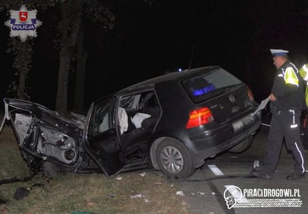 Kobieta ranna po zderzeniu osobowego volkswagena z ciężarówką.