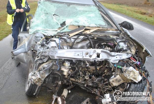 43-letni kierowca zmarł po czołowym wypadku dwóch samochodów osobowych!