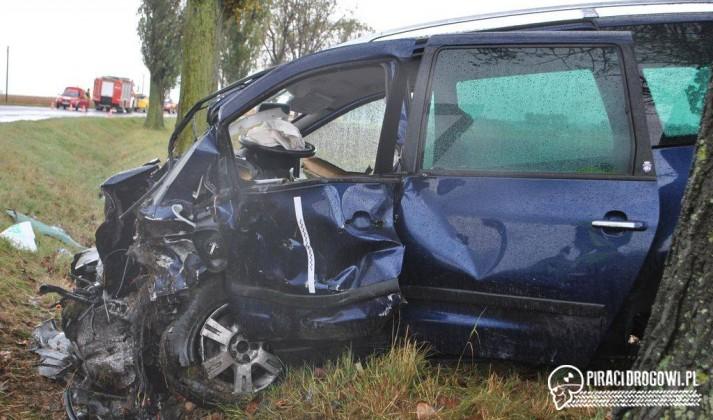 43-letni kierowca zmarł po czołowym wypadku dwóch samochodów osobowych!