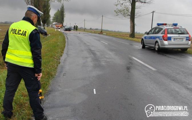 43-letni kierowca zmarł po czołowym wypadku dwóch samochodów osobowych!