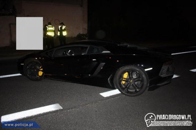 Lamborghini aventador warte ponad 2 miliony, porzucone na ulicy we Włocławku...