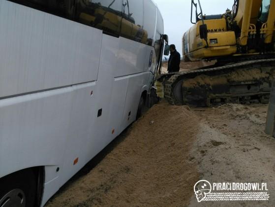 Trzy osoby zginęły w zderzeniu osobowego hyundaia z autobusem.