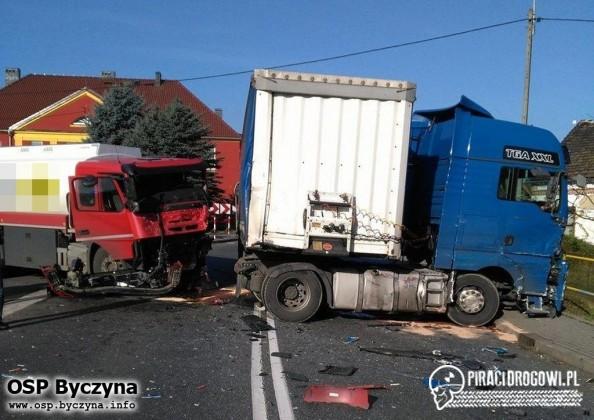 Zderzenie dwóch ciężarówek w Kostowie!