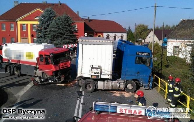 Zderzenie dwóch ciężarówek w Kostowie!