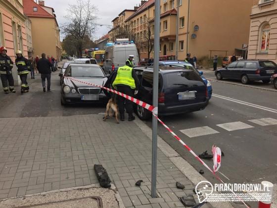 Kierowca staranował fordem trzy samochody i uciekł!