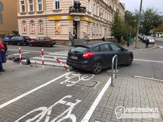 Kierowca staranował fordem trzy samochody i uciekł!