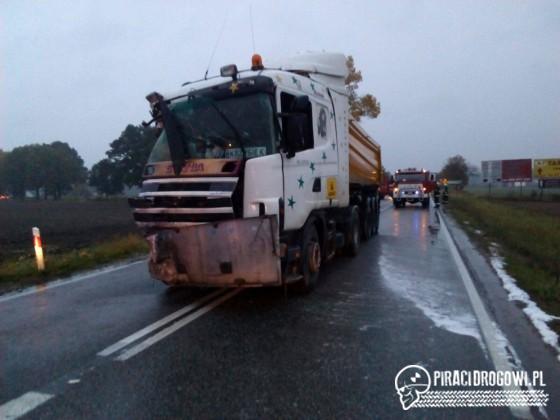 Cysterna stanęła w ogniu po zderzeniu z ciężarówką!