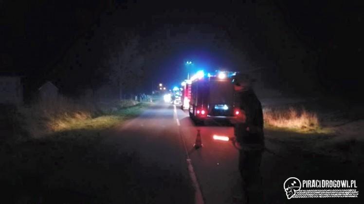 Jaguar z trójką pijanych mężczyzn rozbity w rowie. Kierowca miał 2,5 promila!