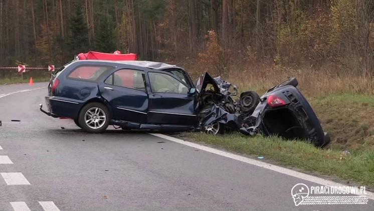 Wypadek śmiertelny pod Lublinem. Czołowo zderzyły się renault i lancia!