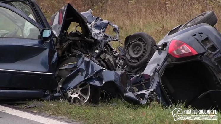 Wypadek śmiertelny pod Lublinem. Czołowo zderzyły się renault i lancia!