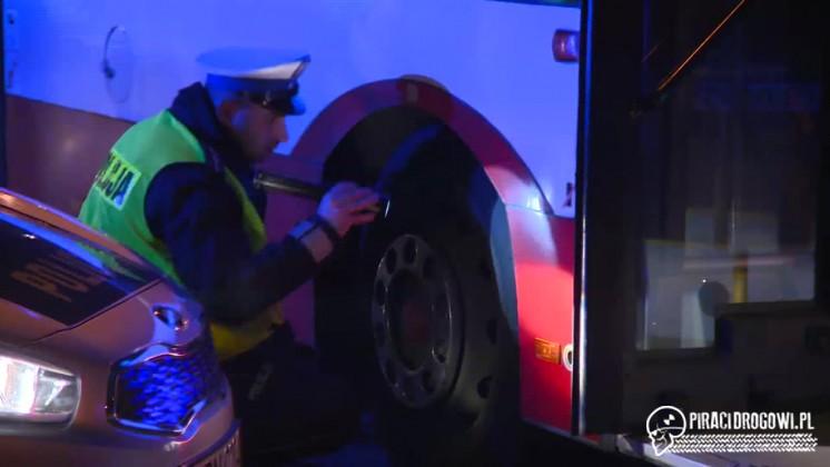 Śmiertelne potrącenie pieszej w Gdańsku. Kobieta wpadła pod autobus.