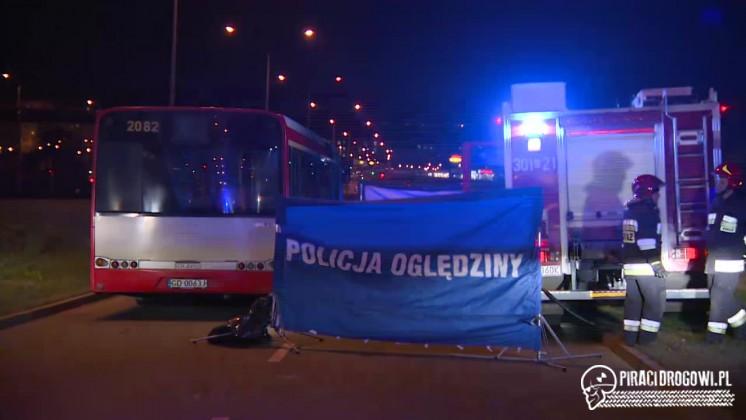 Śmiertelne potrącenie pieszej w Gdańsku. Kobieta wpadła pod autobus.