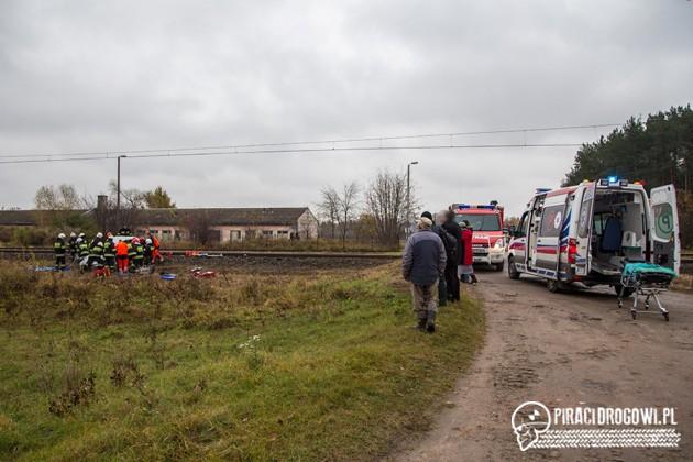Tragiczny wypadek na przejeździe kolejowym. Samochód osobowy wjechał pod pociąg!