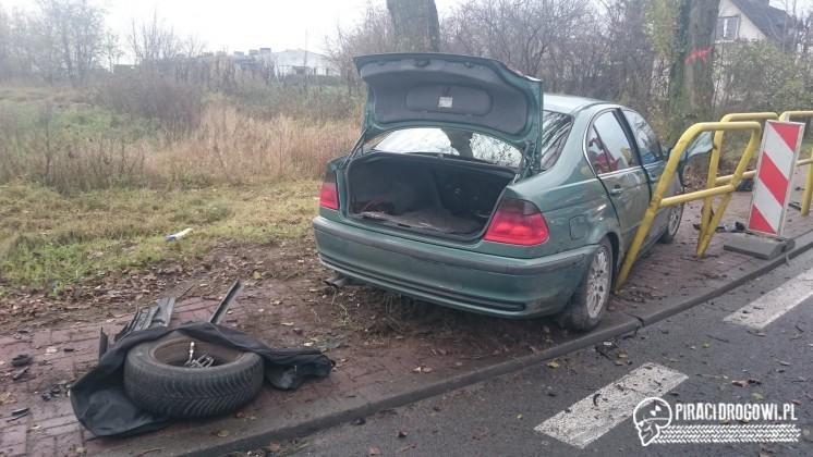 Wypadek BMW. Kierowca nie dostosował prędkości do warunków i wpadł w poślizg!